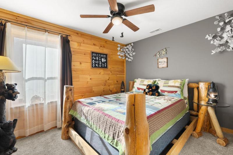 Honey Bear Lodge Sweet Stays in the Smokies - image 3