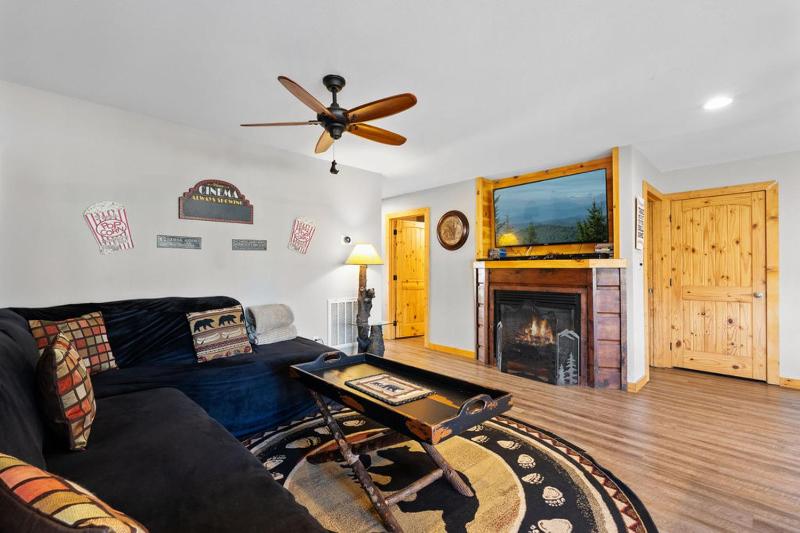 Honey Bear Lodge Sweet Stays in the Smokies - image 6