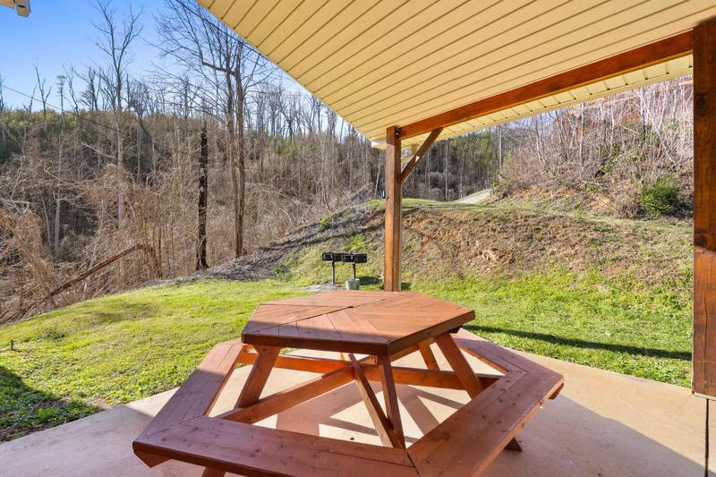 Honey Bear Lodge Sweet Stays in the Smokies - image 24