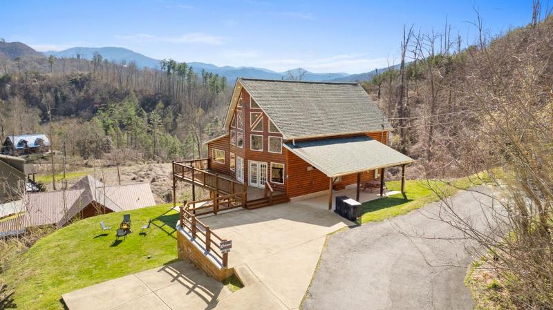 Honey Bear Lodge Sweet Stays in the Smokies - image 16