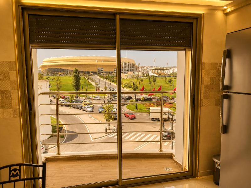 Luxury Apartment with AC Near Ibn Battouta Stadium - image 3