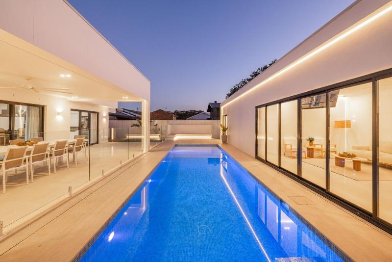 57 Tomaree Road Complex - House and Cabana with Pool Linen Air-con Wi-fi Boat Parking - image 42