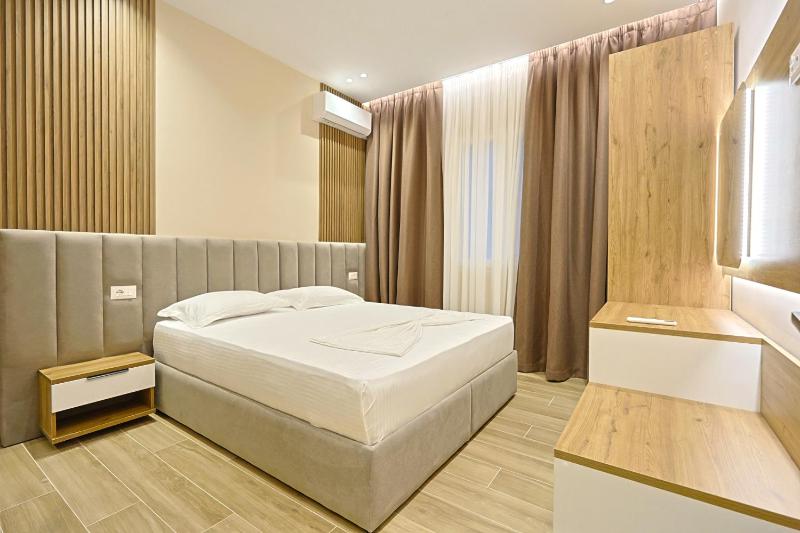 Coastline Luxury Studios & Apartment - image 6