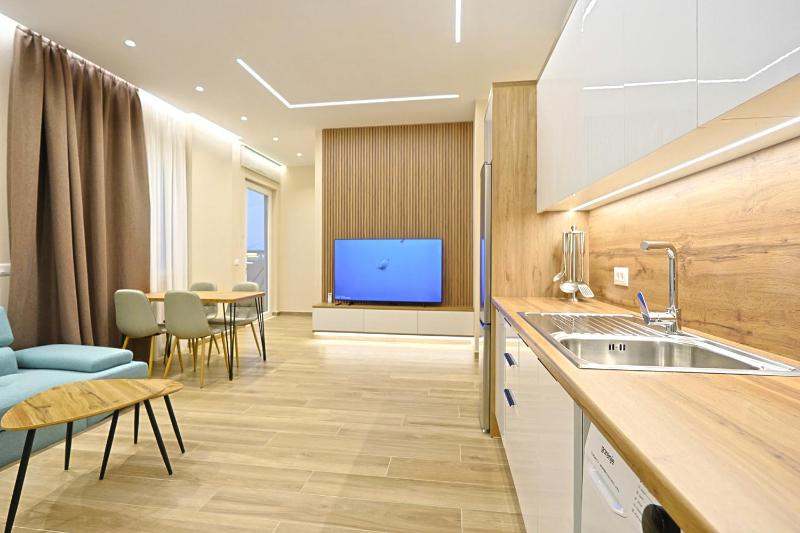 Coastline Luxury Studios & Apartment - image 11