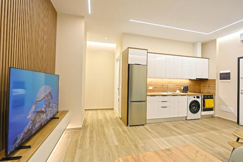 Coastline Luxury Studios & Apartment - image 7