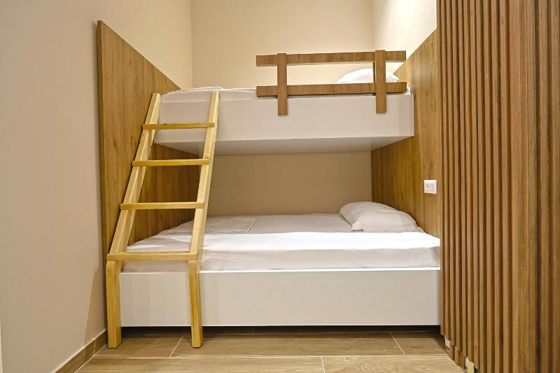 Coastline Luxury Studios & Apartment - image 12