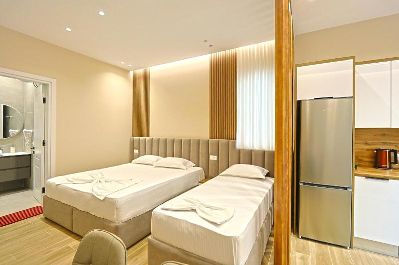 Coastline Luxury Studios & Apartment - image 4