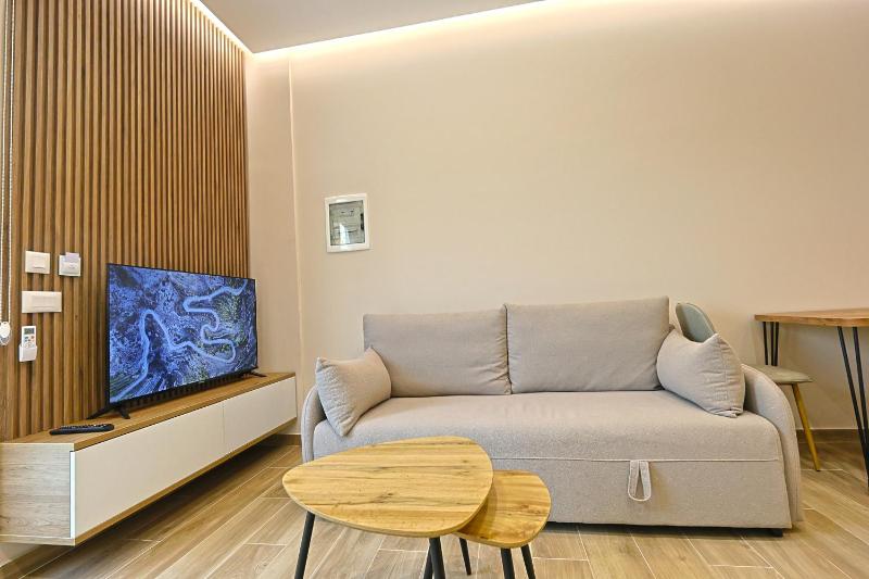 Coastline Luxury Studios & Apartment - image 10