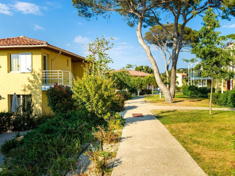 Duplex Apartment Near Marina & Beach - image 3