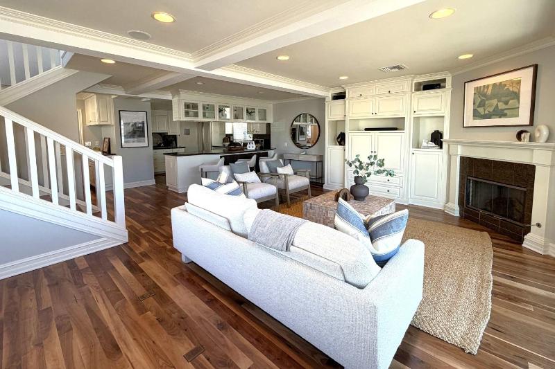1011 N Bayfront A - Breathtaking Bay Views- Beautiful Balboa Isle Home home - image 18