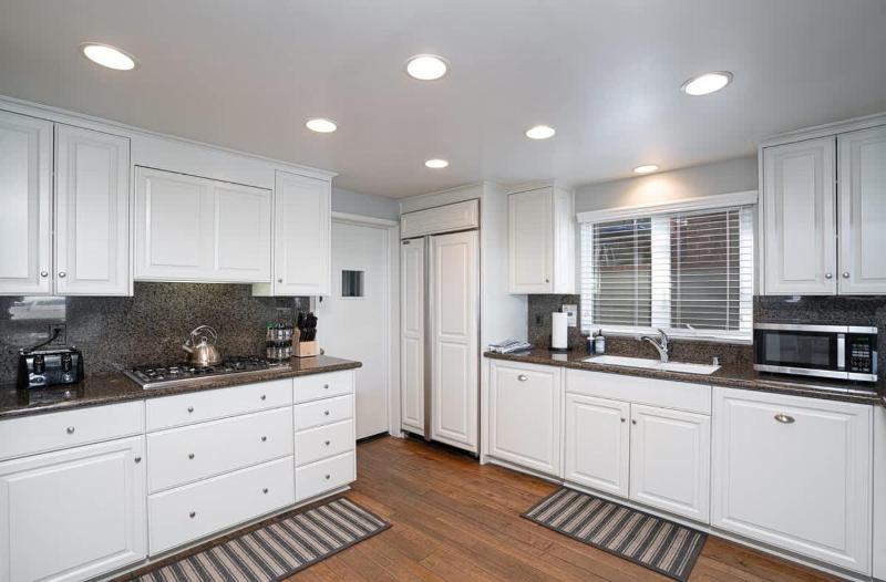 1011 N Bayfront A - Breathtaking Bay Views- Beautiful Balboa Isle Home home - image 13
