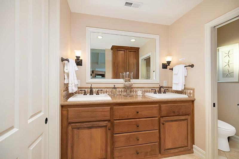 1011 N Bayfront A - Breathtaking Bay Views- Beautiful Balboa Isle Home home - image 10