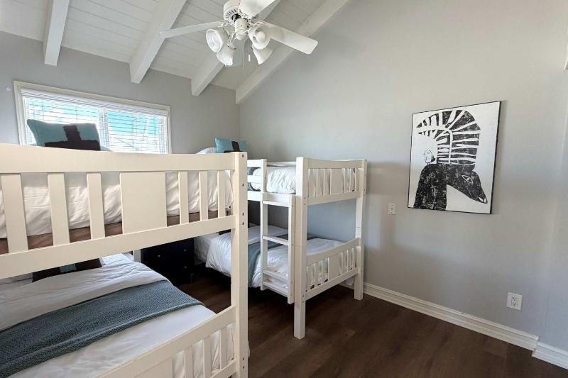 1011 N Bayfront A - Breathtaking Bay Views- Beautiful Balboa Isle Home home - image 5