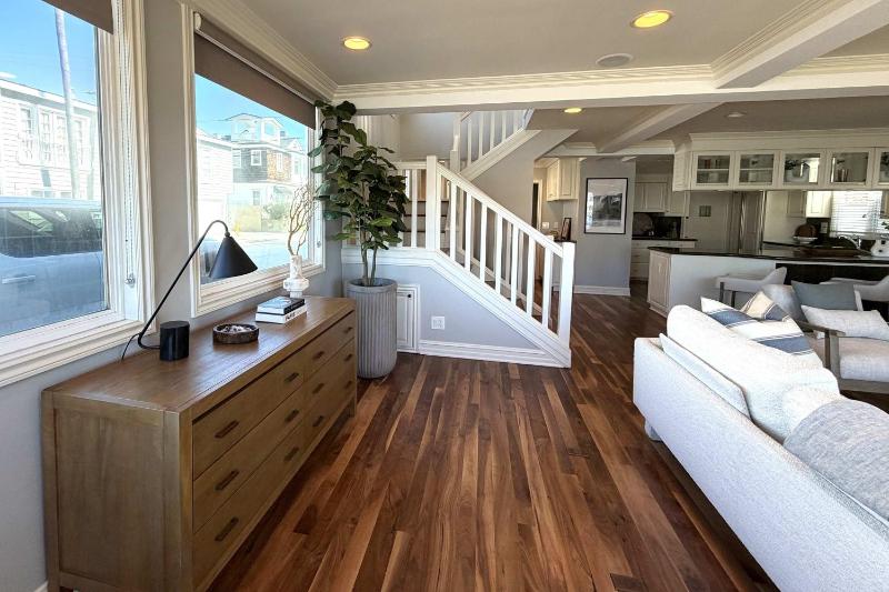 Newport Beach Balboa Island Bayfront House with Patio & Free Parking home - image 33