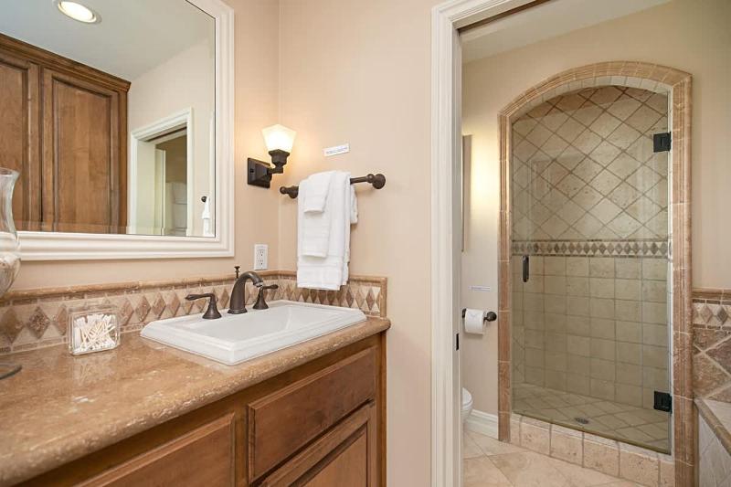 Newport Beach Balboa Island Bayfront House with Patio & Free Parking home - image 5