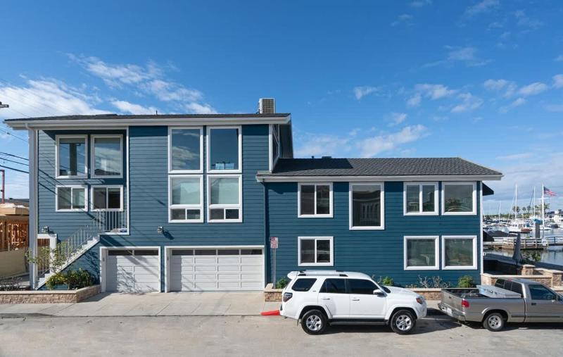 Newport Beach Balboa Island Bayfront House with Patio & Free Parking home - image 26