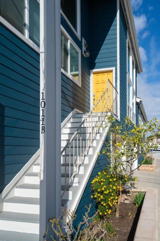Newport Beach Balboa Island Bayfront House with Patio & Free Parking home - image 15
