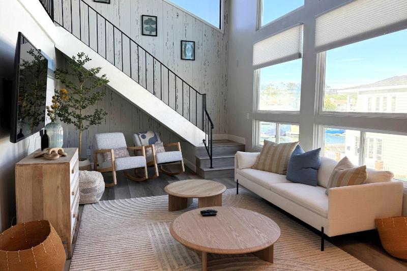 Newport Beach Balboa Island Bayfront House with Patio & Free Parking home - image 29