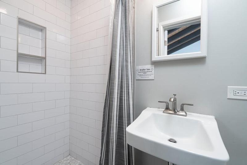 Newport Beach Balboa Island Bayfront House with Patio & Free Parking home - image 14