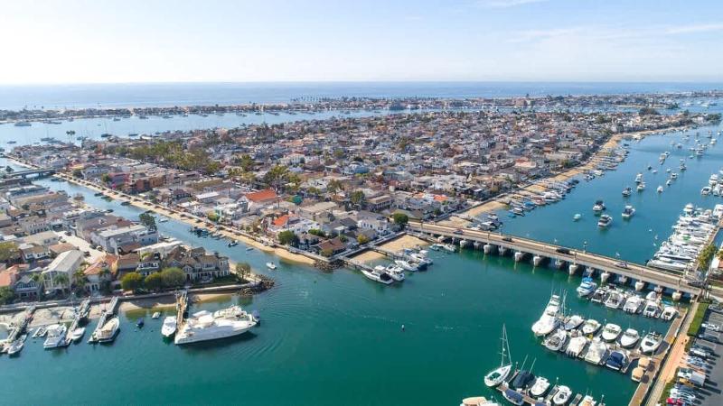 Newport Beach Balboa Island Bayfront House with Patio & Free Parking home - image 45