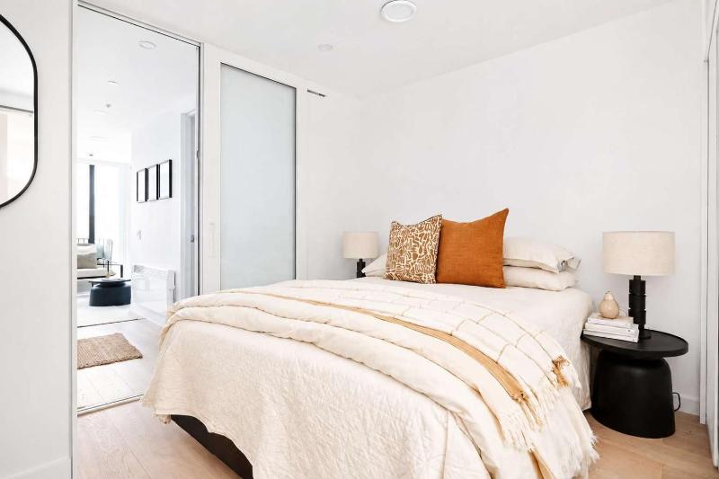 Stylish Stay on Courtenay - 1BR APT - image 8