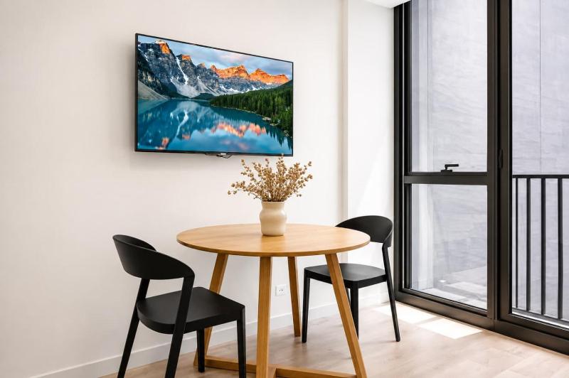 Stylish Stay on Courtenay - 1BR APT - image 28