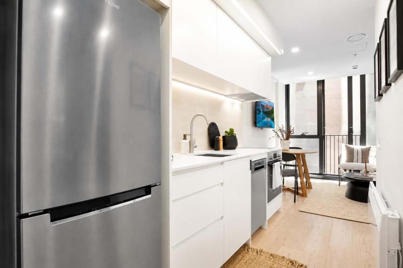 Stylish Stay on Courtenay - 1BR APT - image 15
