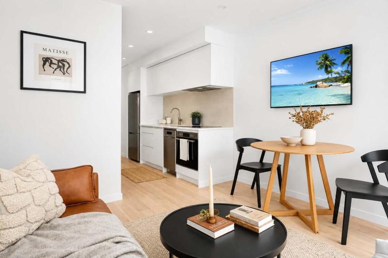 Stylish Stay on Courtenay - 1BR APT - image 35