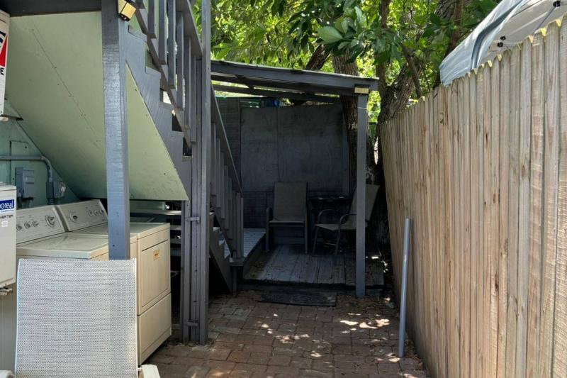 Downtown Sarasota 2BR Apartment 2BA Pet Friendly Beaches Sleeps 5 - image 5