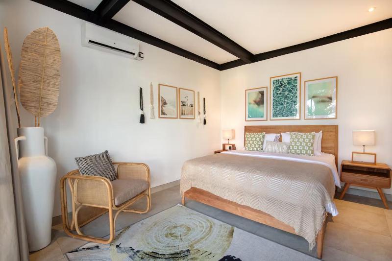Digital Nomads! Couples! Modern Explorers! A Fresh LuxXe Hideaway in Prime Canggu for 10 - image 17