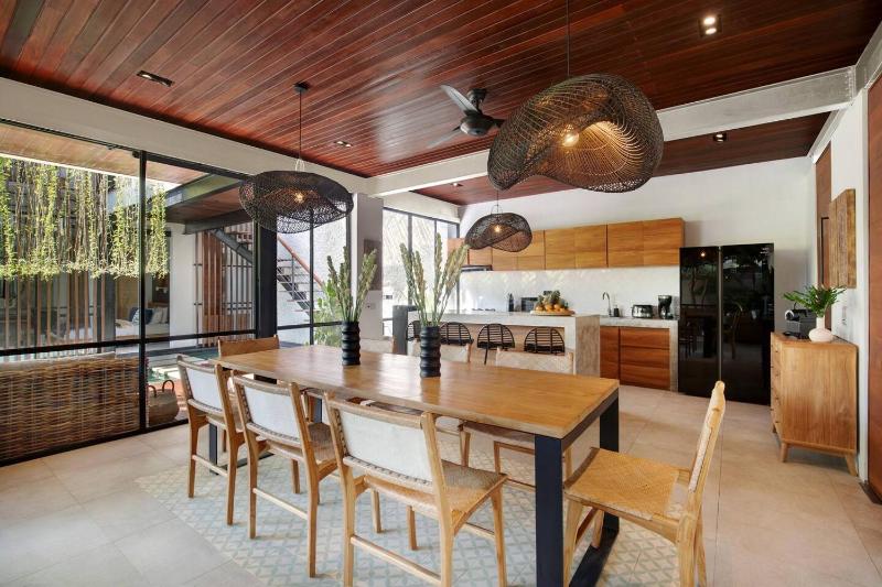 Digital Nomads! Couples! Modern Explorers! A Fresh LuxXe Hideaway in Prime Canggu for 10 - image 23