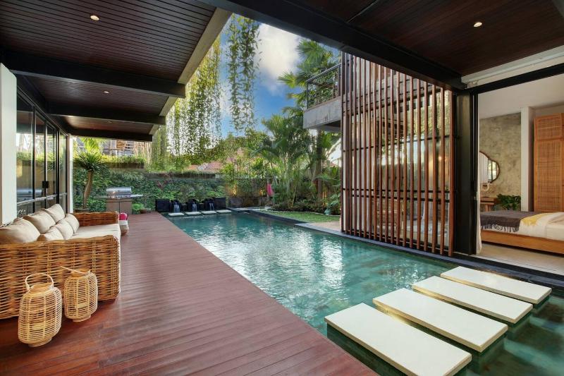 Digital Nomads! Couples! Modern Explorers! A Fresh LuxXe Hideaway in Prime Canggu for 10 - image 3