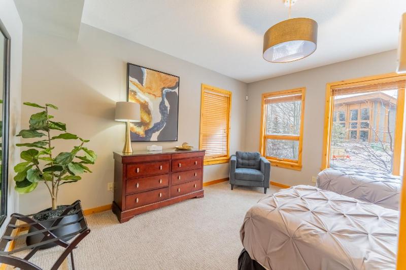 Spring Creek Condo by Canadian Rockies Vacation Rentals - image 8