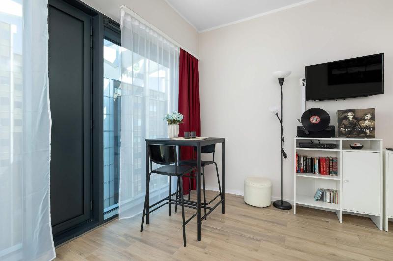Funkcjonalne Studio z Klimatyzacją i Miejscem do Pracy by Noclegi Renters - image 27