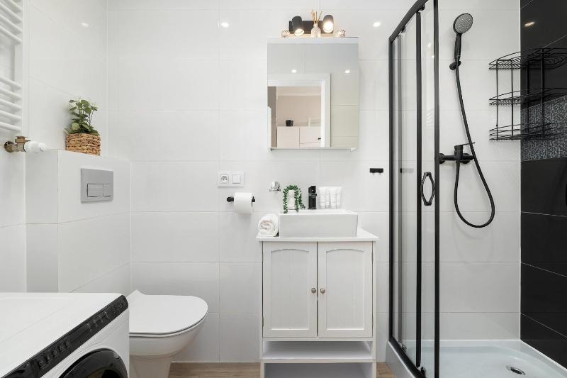 Funkcjonalne Studio z Klimatyzacją i Miejscem do Pracy by Noclegi Renters - image 14