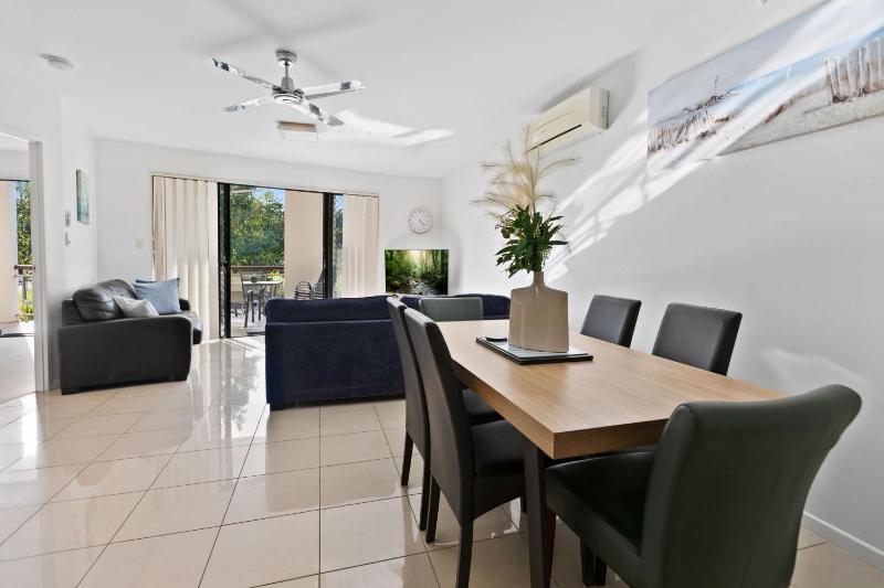 Cairns Hideaway - Pool and spacious - image 12