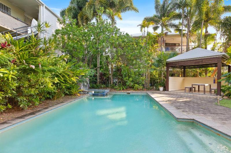 Cairns Hideaway - Pool and spacious - image 11