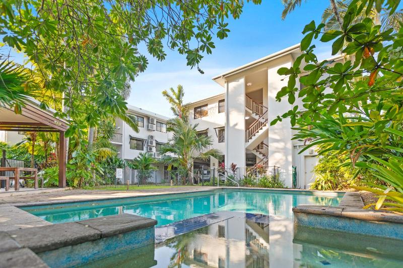 Cairns Hideaway - Pool and spacious - image 16
