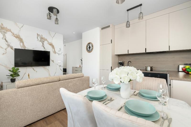 Cosy Apartments in the Centre of Katowice with Parking by Noclegi Renters - image 40
