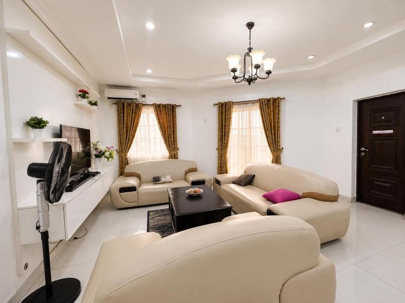 PEA Standard 3-BR In Lekki - image 8