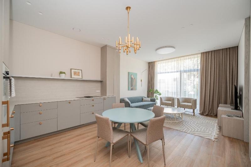 Calm Central Retreat with Parking by Reside Baltic - image 1