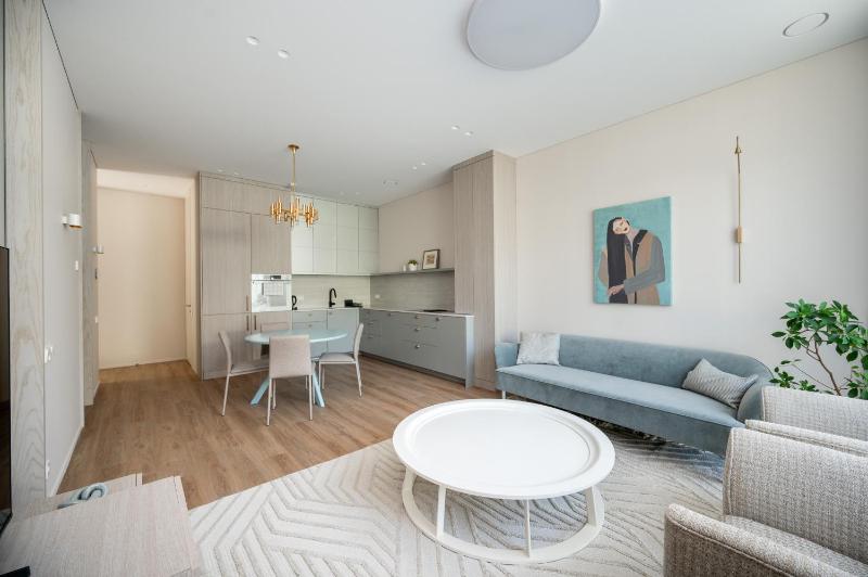 Calm Central Retreat with Parking by Reside Baltic - image 7