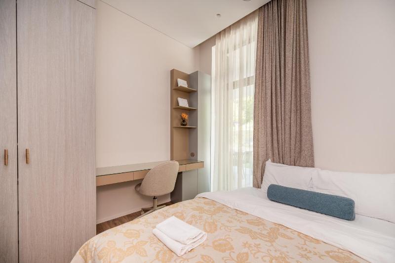 Calm Central Retreat with Parking by Reside Baltic - image 12