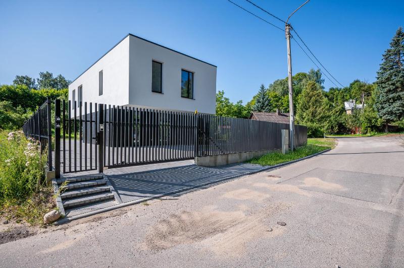 Calm Central Retreat with Parking by Reside Baltic - image 6
