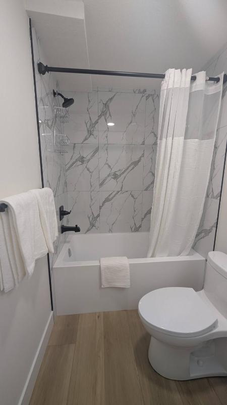 Sweet Home Escape 2BR guest suite - image 37