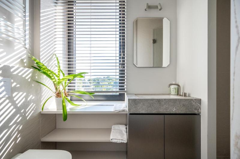 Calm Central Retreat with Parking by Reside Baltic - image 15