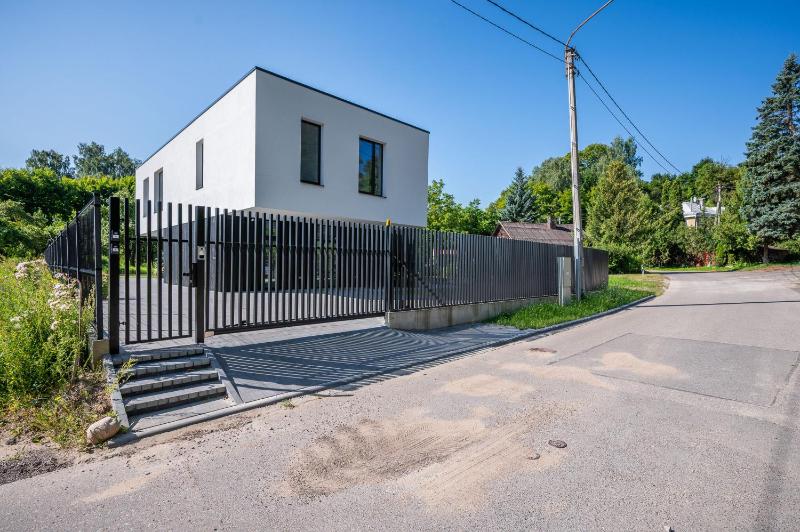 Calm Central Retreat with Parking by Reside Baltic - image 2