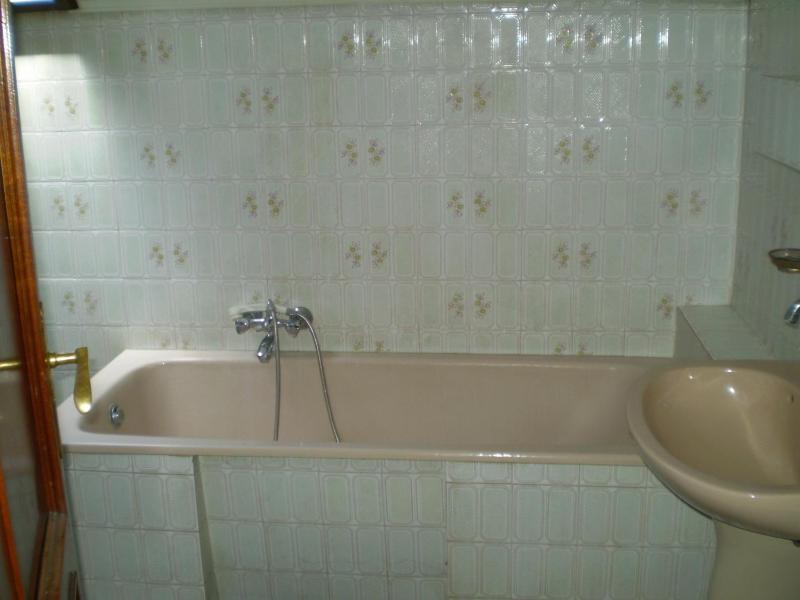 Triple Room with Shared Bathroom image 4