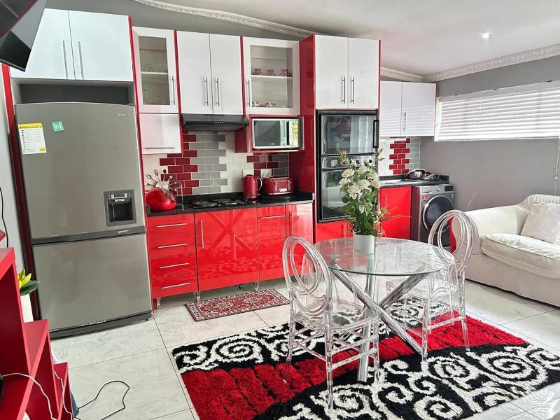 Tranquil 1-Bedroom House Rental in Randburg South Africa - image 7