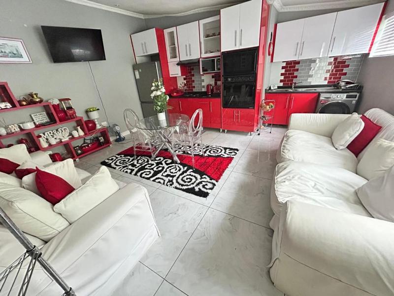 Tranquil 1-Bedroom House Rental in Randburg South Africa - image 10